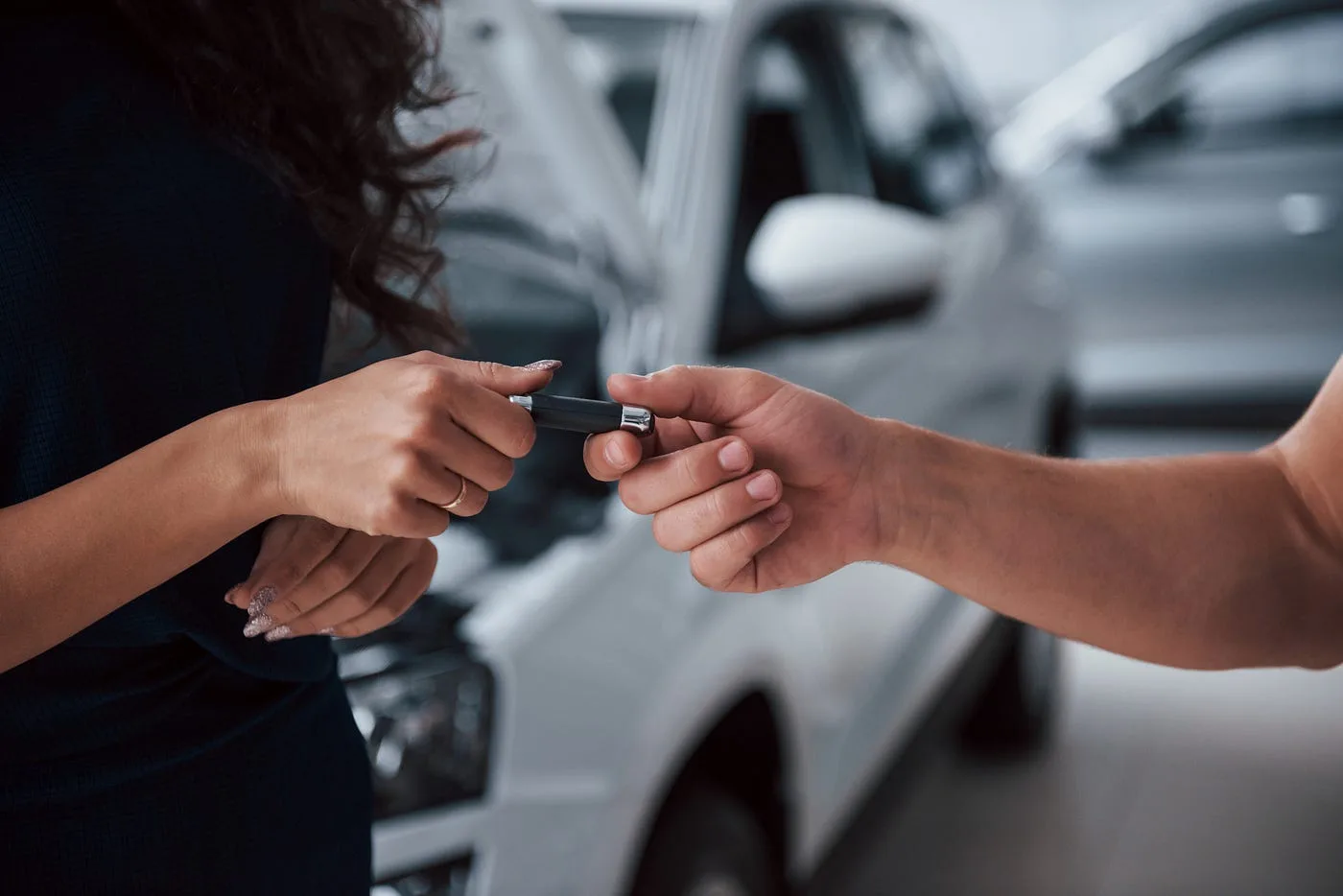Benefits of Using a Professional Locksmith for Car Key Repair