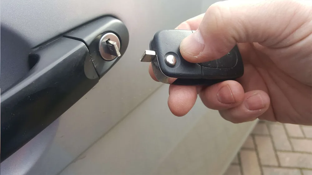 Signs That Your Car Key May Need Repair or Replacement